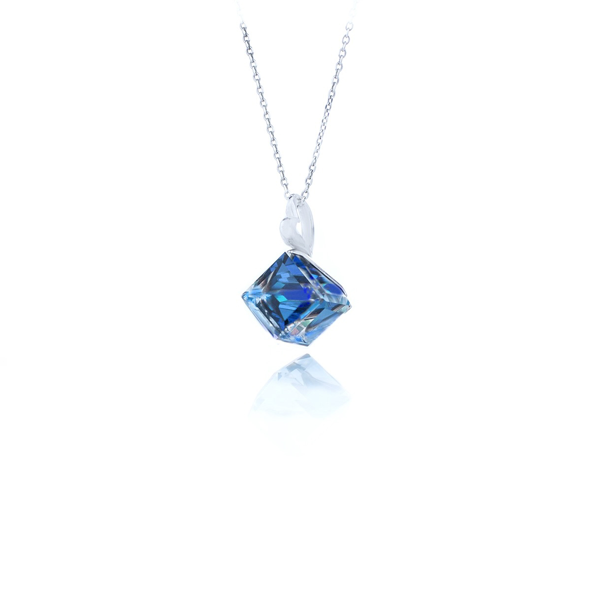 Сребърно колие с кристал Кубче 6мм bermuda blue