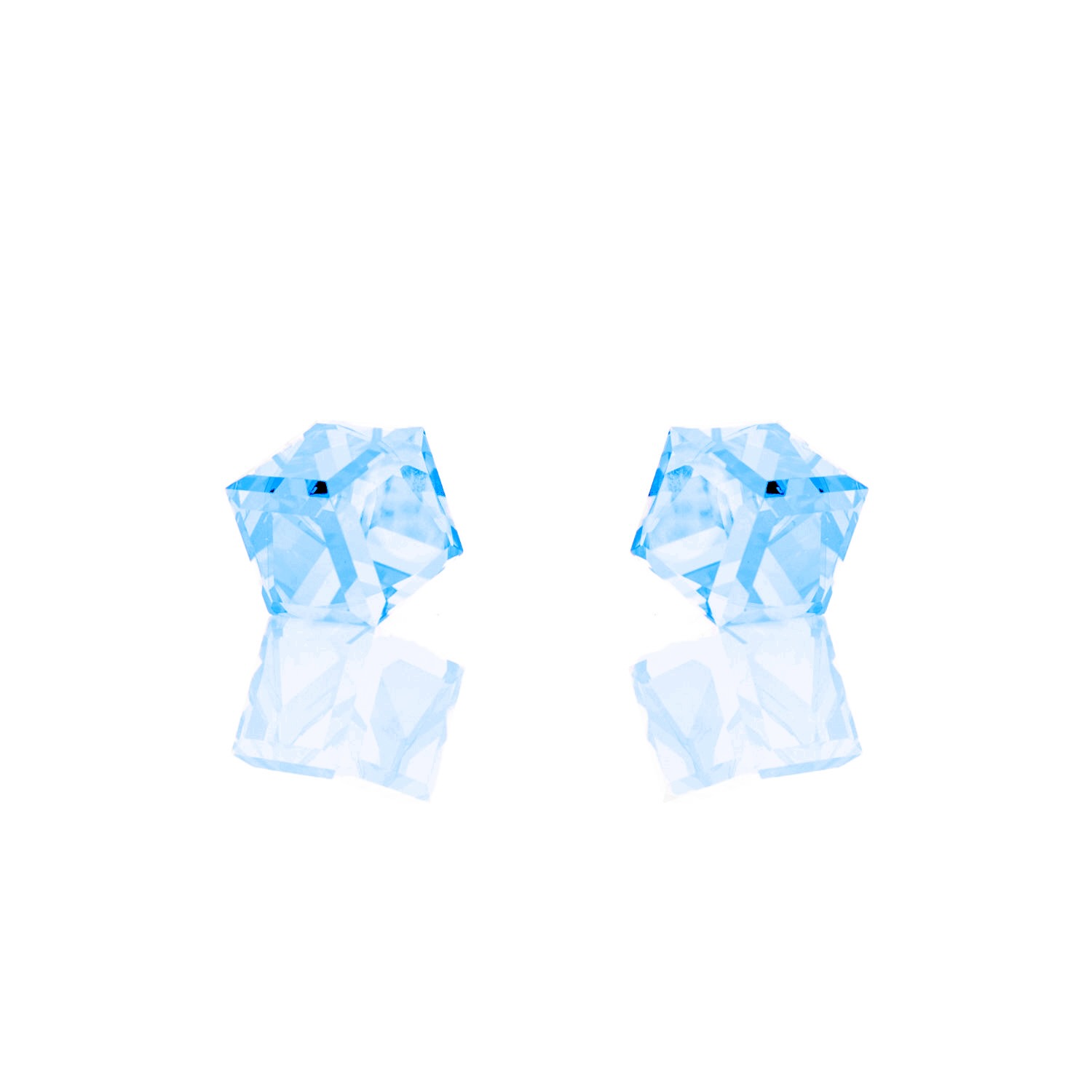 Сребърни обици винт с кристални кубчета 8мм aquamarine