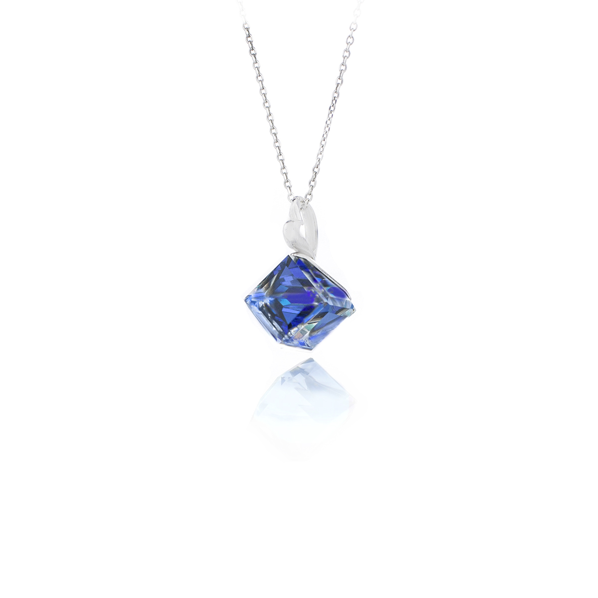 Сребърно колие кристално кубче 8мм bermuda blue