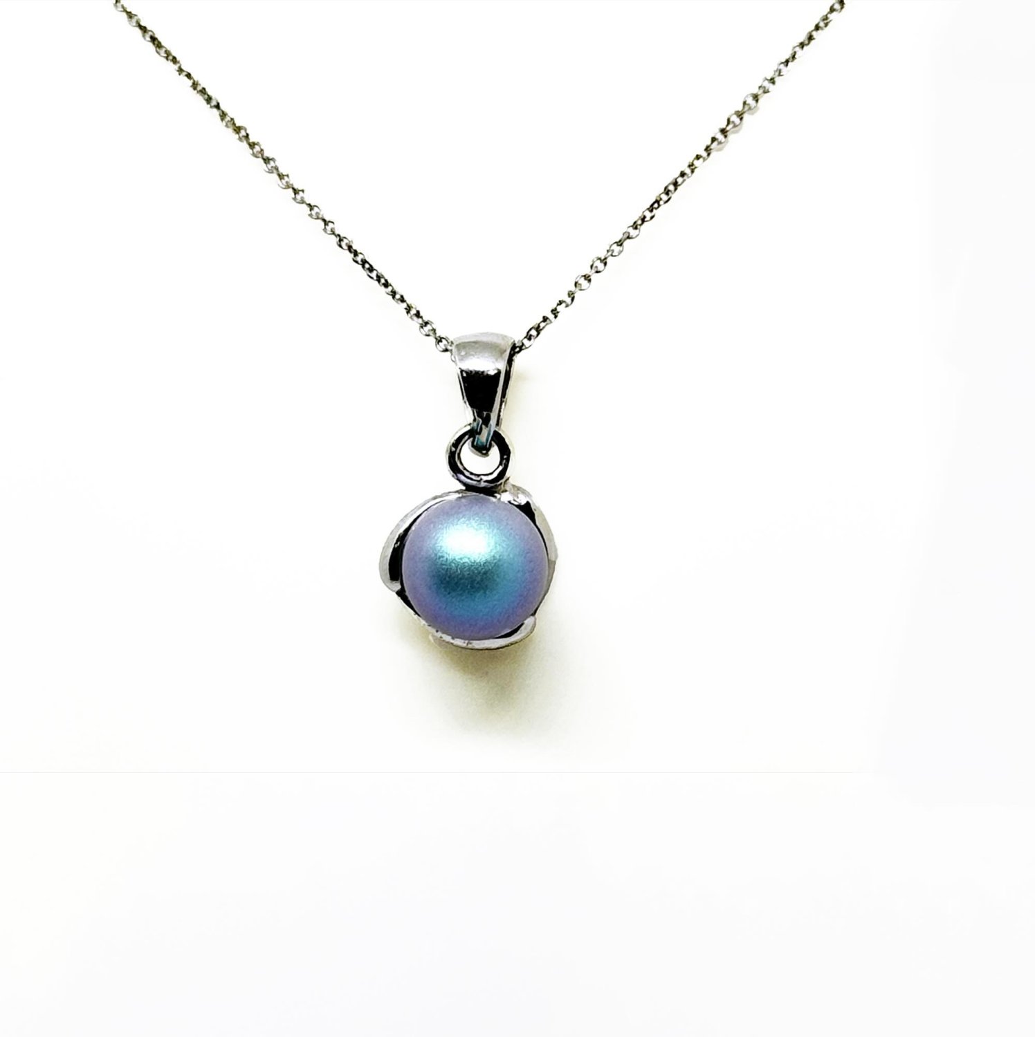 Сребърно колие с класическа перла 8мм IR light blue